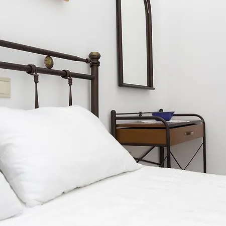 Moutsouna Beach بيت للعطل *